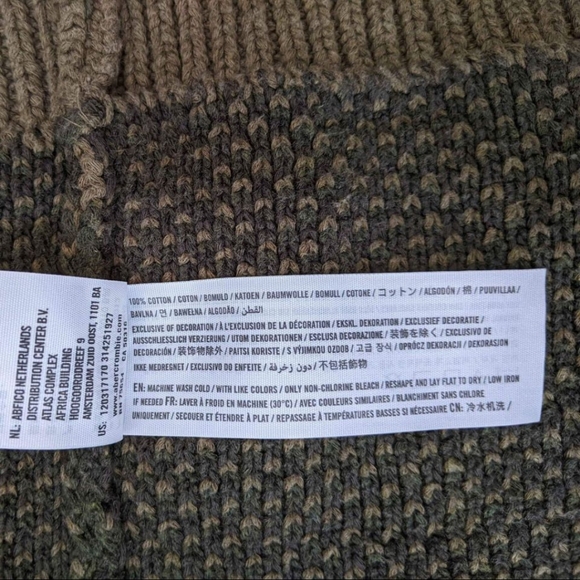 Abercrombie and Fitch camo cardigan sweater, size medium - Picture 6 of 7